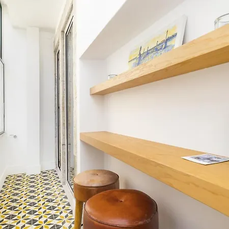 Апартаменти Bica 2 Bedroom With Ac And Ultra Fast Internet Лісабон
